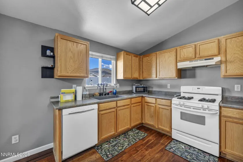 1453 Grey Bluffs, Fernley, Nevada 89408, 3 Bedrooms Bedrooms, ,2 BathroomsBathrooms,Residential,Residential,Grey Bluffs,260002977