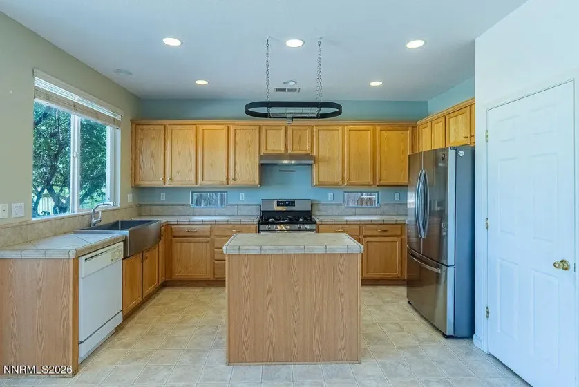 932 Lakeview, Dayton, Nevada 89403, 3 Bedrooms Bedrooms, ,3 BathroomsBathrooms,Residential,Residential,Lakeview,0,250056496