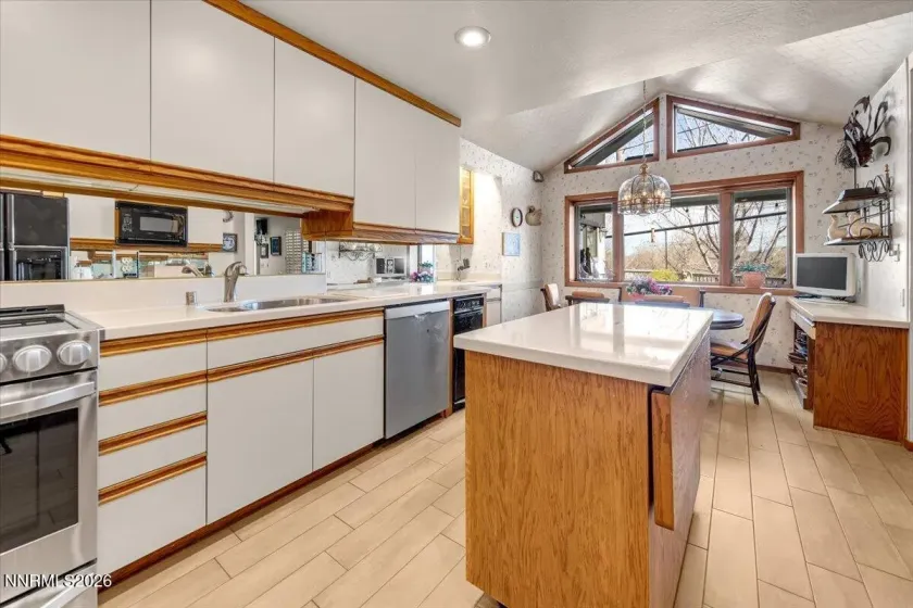 100 Moore, Reno, Nevada 89509, 5 Bedrooms Bedrooms, ,4 BathroomsBathrooms,Residential,Residential,Moore,260003003