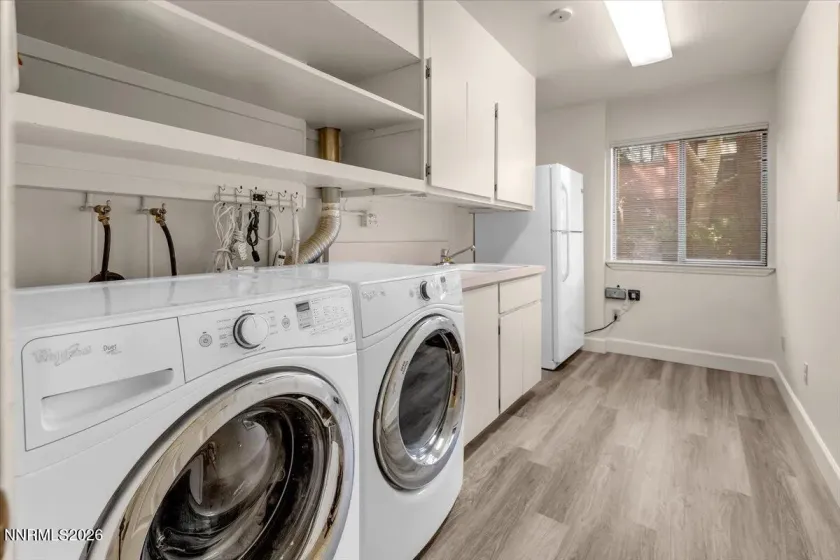 100 Moore, Reno, Nevada 89509, 5 Bedrooms Bedrooms, ,4 BathroomsBathrooms,Residential,Residential,Moore,260003003