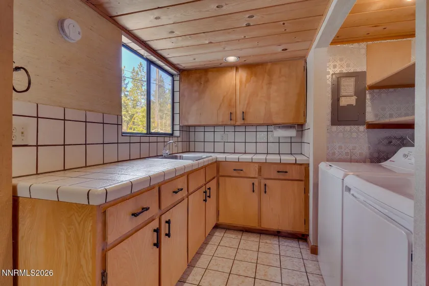 345 Granite, Stateline, Nevada 89449, 4 Bedrooms Bedrooms, ,4 BathroomsBathrooms,Residential,Residential,Granite,260003013