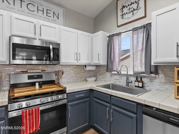 1329 White Bluffs, Fernley, Nevada 89408, 3 Bedrooms Bedrooms, ,2 BathroomsBathrooms,Residential,Residential,White Bluffs,260003020