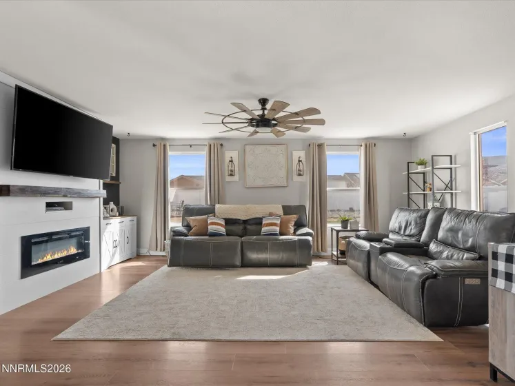 1329 White Bluffs, Fernley, Nevada 89408, 3 Bedrooms Bedrooms, ,2 BathroomsBathrooms,Residential,Residential,White Bluffs,260003020