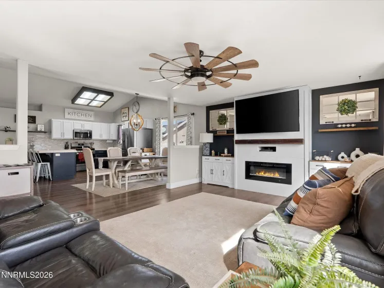 1329 White Bluffs, Fernley, Nevada 89408, 3 Bedrooms Bedrooms, ,2 BathroomsBathrooms,Residential,Residential,White Bluffs,260003020