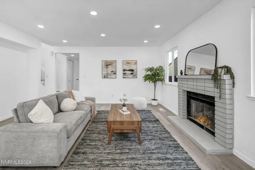 2719 Chavez, Reno, Nevada 89502, 3 Bedrooms Bedrooms, ,3 BathroomsBathrooms,Residential,Residential,Chavez,250051816