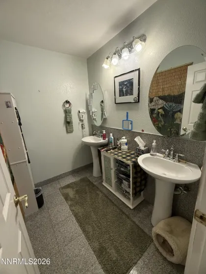 8790 Dixon, Reno, Nevada 89511, 2 Bedrooms Bedrooms, ,1 BathroomBathrooms,Residential,Residential,Dixon,260003031