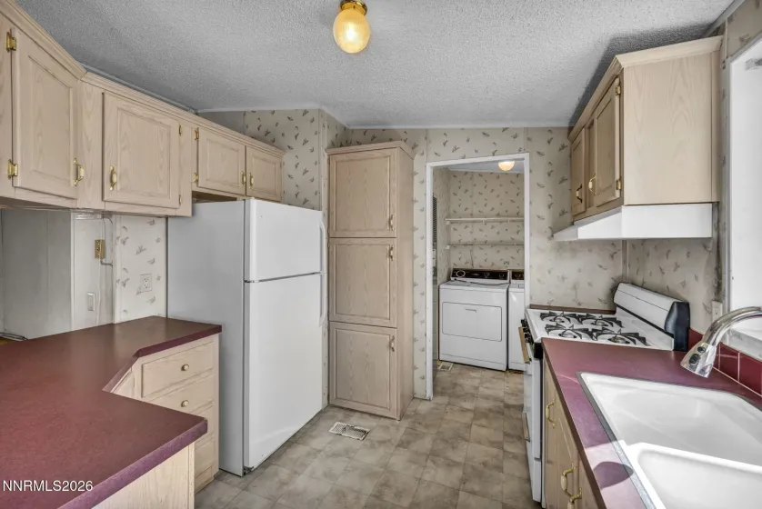 5107 Leon, Sun Valley, Nevada 89433, 3 Bedrooms Bedrooms, ,2 BathroomsBathrooms,Residential,Residential,Leon,260003040