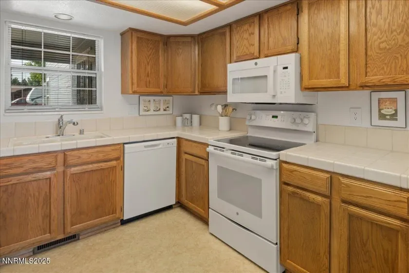 634 Travis, Carson City, Nevada 89701, 2 Bedrooms Bedrooms, ,2 BathroomsBathrooms,Residential,Residential,Travis,260003049