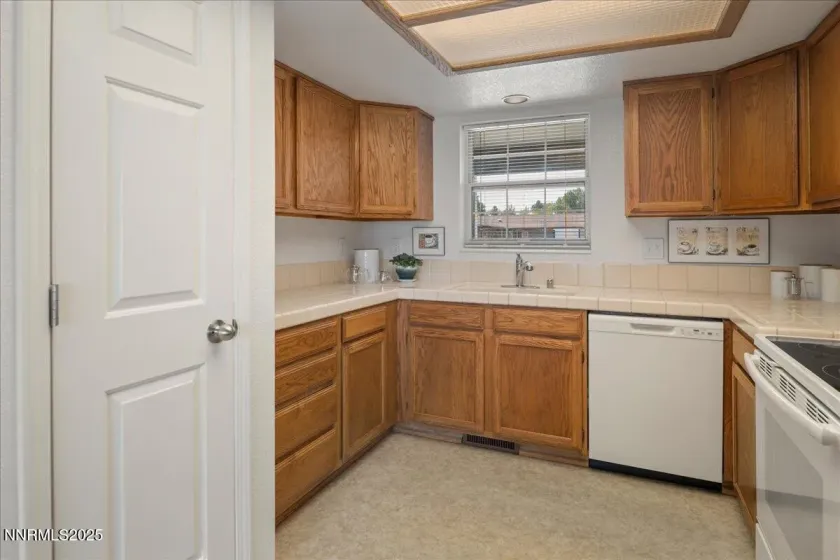 634 Travis, Carson City, Nevada 89701, 2 Bedrooms Bedrooms, ,2 BathroomsBathrooms,Residential,Residential,Travis,260003049