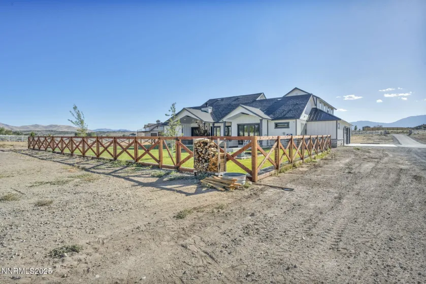 1409 Hunters Point, Gardnerville, Nevada 89410, 4 Bedrooms Bedrooms, ,5 BathroomsBathrooms,Residential,Residential,Hunters Point,260003068