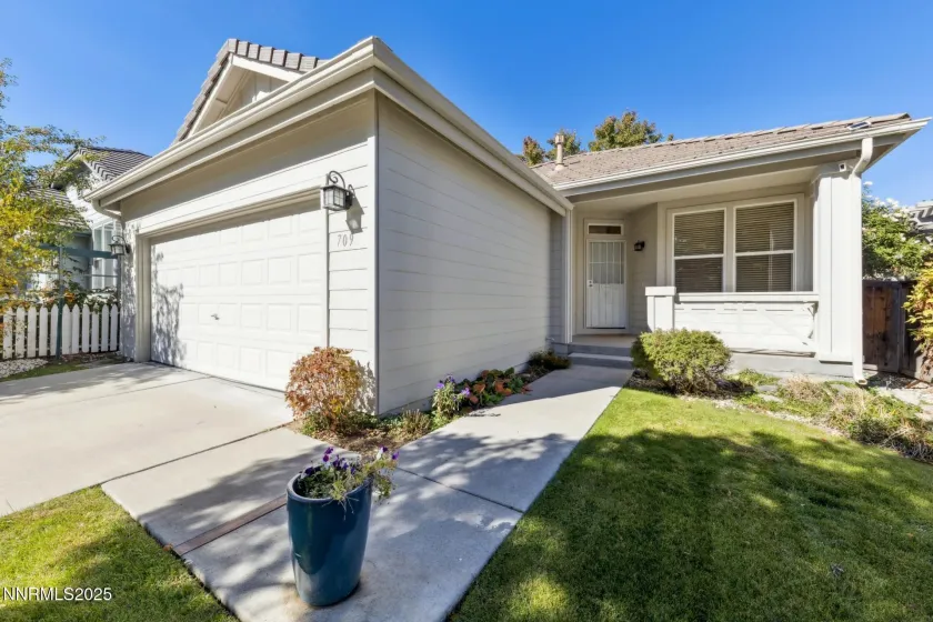 709 Caughlin, Reno, Nevada 89519, 3 Bedrooms Bedrooms, ,3 BathroomsBathrooms,Residential,Residential,Caughlin,260003074