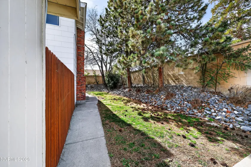 613 Smithridge, Reno, Nevada 89502, 2 Bedrooms Bedrooms, ,2 BathroomsBathrooms,Residential,Residential,Smithridge,260003081