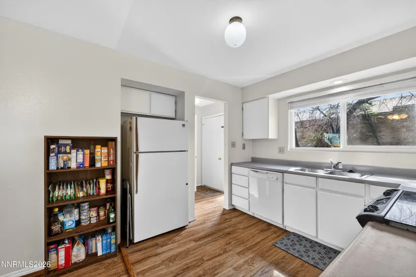 613 Smithridge, Reno, Nevada 89502, 2 Bedrooms Bedrooms, ,2 BathroomsBathrooms,Residential,Residential,Smithridge,260003081