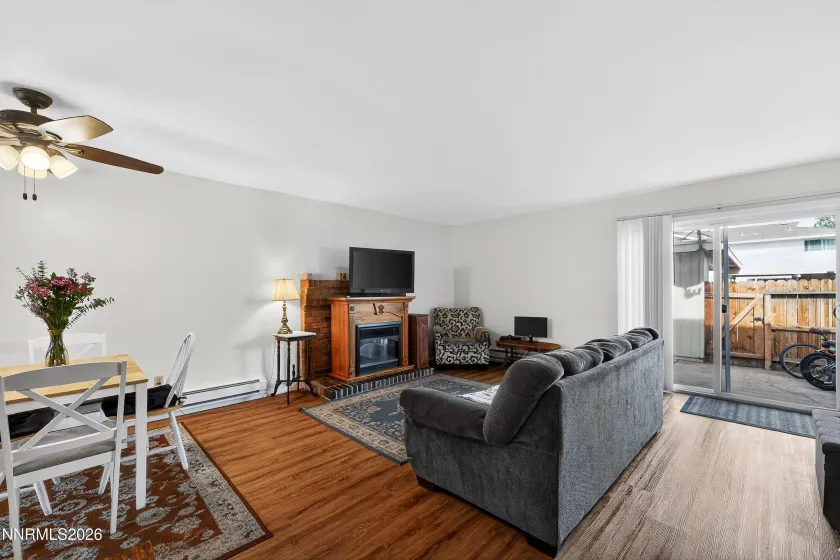 613 Smithridge, Reno, Nevada 89502, 2 Bedrooms Bedrooms, ,2 BathroomsBathrooms,Residential,Residential,Smithridge,260003081