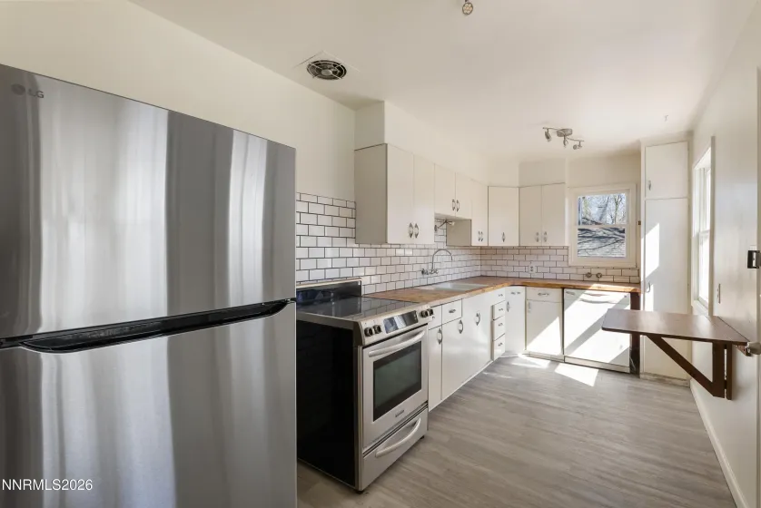 1060 Whitaker, Reno, Nevada 89503, 3 Bedrooms Bedrooms, ,2 BathroomsBathrooms,Residential,Residential,Whitaker,260003121