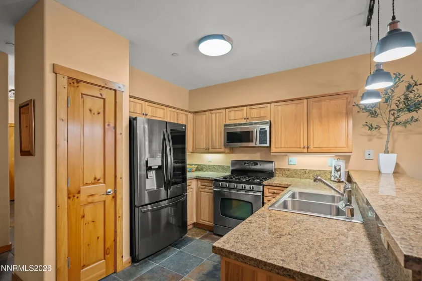 11420 Dolomite, Truckee, California 96161, 2 Bedrooms Bedrooms, ,2 BathroomsBathrooms,Residential,Residential,Dolomite,260003090