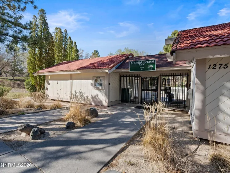 Pool and Clubhouse included in HOA