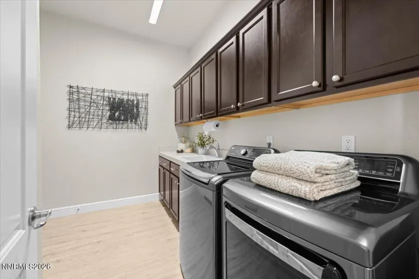 11565 Eagle Peak, Sparks, Nevada 89441, 5 Bedrooms Bedrooms, ,3 BathroomsBathrooms,Residential,Residential,Eagle Peak,260003097