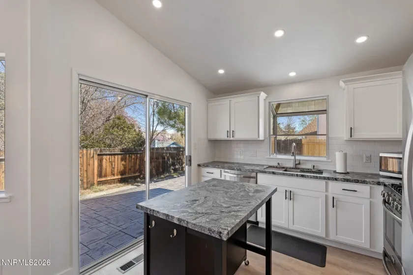 1285 Moon Ridge, Reno, Nevada 89523, 3 Bedrooms Bedrooms, ,2 BathroomsBathrooms,Residential,Residential,Moon Ridge,260003110