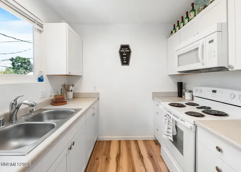 1130 E, Sparks, Nevada 89431, 6 Bedrooms Bedrooms, ,3 BathroomsBathrooms,Residential Income,Residential,E,260002802