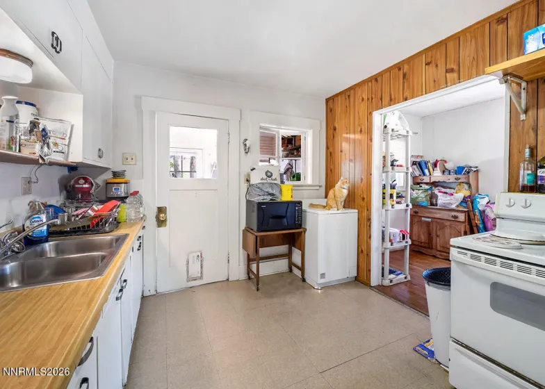 1130 E, Sparks, Nevada 89431, 6 Bedrooms Bedrooms, ,3 BathroomsBathrooms,Residential Income,Residential,E,260002802