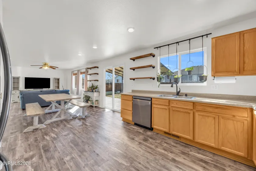 867 Spanish Springs, Sparks, Nevada 89434, 4 Bedrooms Bedrooms, ,3 BathroomsBathrooms,Residential,Residential,Spanish Springs,260003150