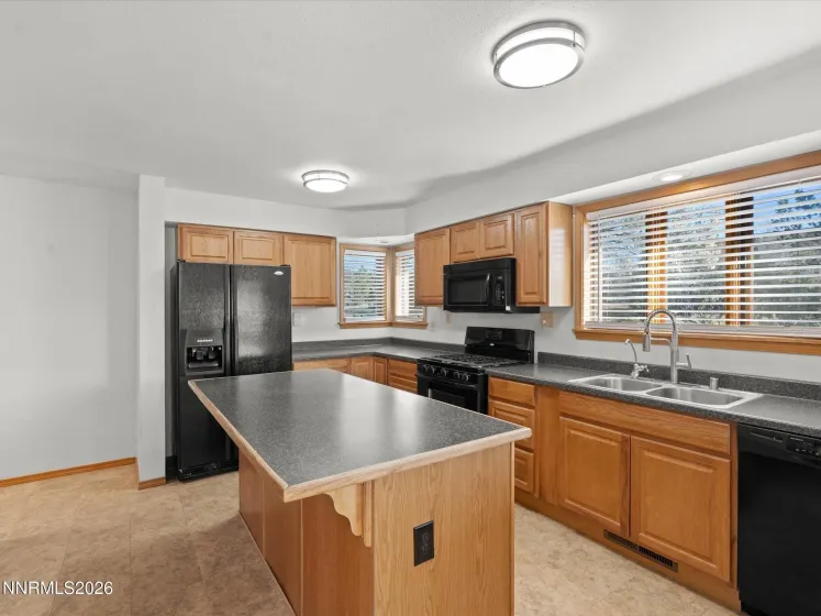 670 Valle Verde, Sparks, Nevada 89441, 3 Bedrooms Bedrooms, ,3 BathroomsBathrooms,Residential,Residential,Valle Verde,260003162