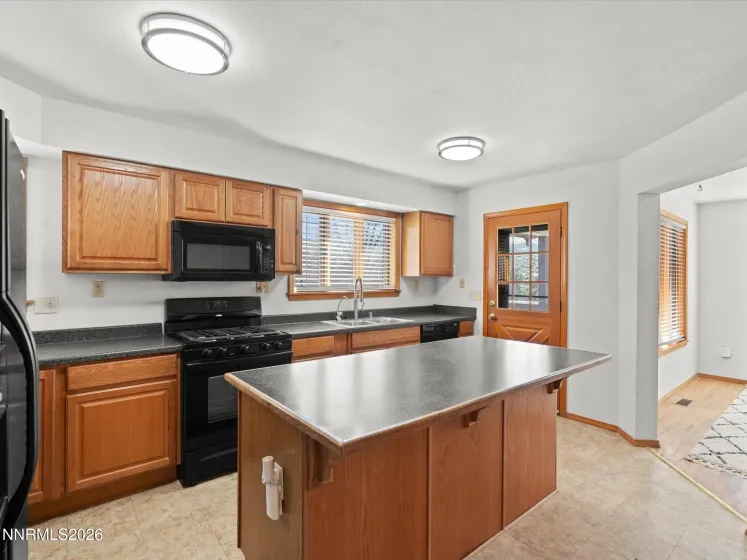 670 Valle Verde, Sparks, Nevada 89441, 3 Bedrooms Bedrooms, ,3 BathroomsBathrooms,Residential,Residential,Valle Verde,260003162