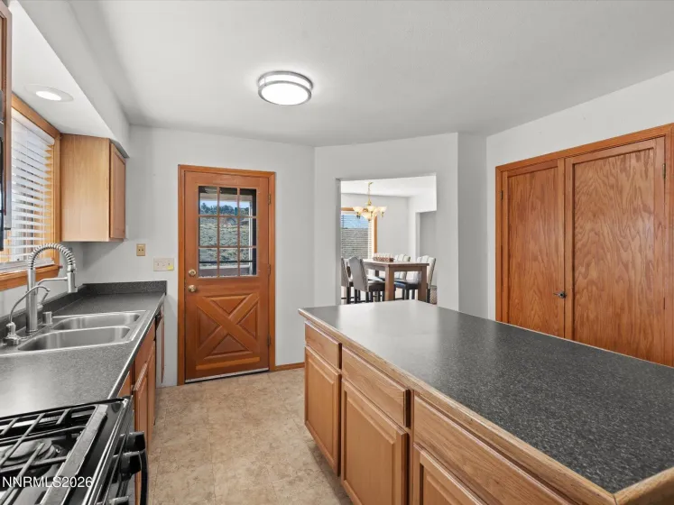 670 Valle Verde, Sparks, Nevada 89441, 3 Bedrooms Bedrooms, ,3 BathroomsBathrooms,Residential,Residential,Valle Verde,260003162