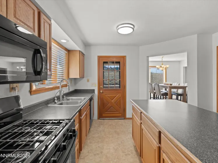 670 Valle Verde, Sparks, Nevada 89441, 3 Bedrooms Bedrooms, ,3 BathroomsBathrooms,Residential,Residential,Valle Verde,260003162