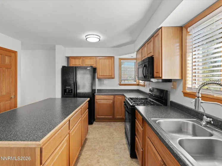 670 Valle Verde, Sparks, Nevada 89441, 3 Bedrooms Bedrooms, ,3 BathroomsBathrooms,Residential,Residential,Valle Verde,260003162