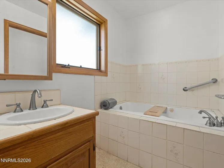 670 Valle Verde, Sparks, Nevada 89441, 3 Bedrooms Bedrooms, ,3 BathroomsBathrooms,Residential,Residential,Valle Verde,260003162