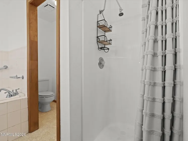 670 Valle Verde, Sparks, Nevada 89441, 3 Bedrooms Bedrooms, ,3 BathroomsBathrooms,Residential,Residential,Valle Verde,260003162