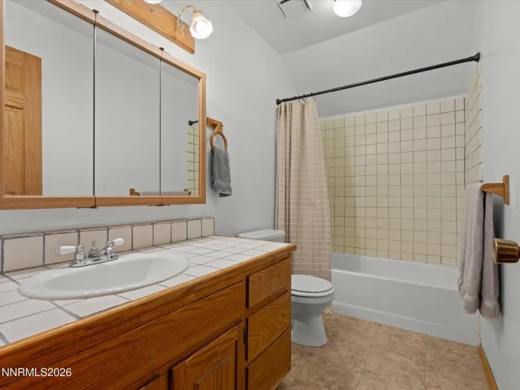 670 Valle Verde, Sparks, Nevada 89441, 3 Bedrooms Bedrooms, ,3 BathroomsBathrooms,Residential,Residential,Valle Verde,260003162