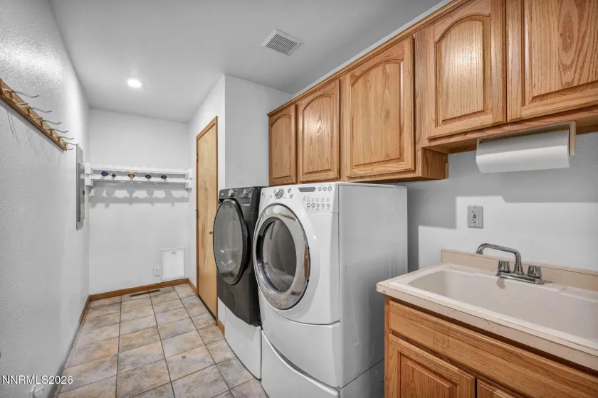 1374 Porter, Minden, Nevada 89423, 3 Bedrooms Bedrooms, ,3 BathroomsBathrooms,Residential,Residential,Porter,260003164