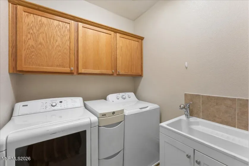 3747 Banfi, Sparks, Nevada 89436, 4 Bedrooms Bedrooms, ,3 BathroomsBathrooms,Residential,Residential,Banfi,260003167