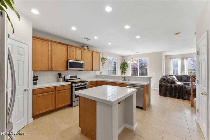 3747 Banfi, Sparks, Nevada 89436, 4 Bedrooms Bedrooms, ,3 BathroomsBathrooms,Residential,Residential,Banfi,260003167