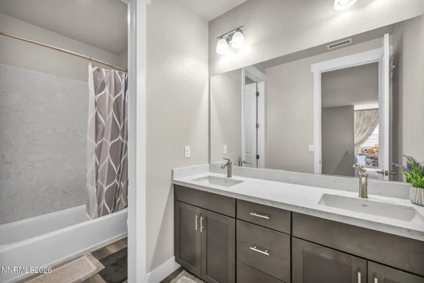 944 Los Alamitos, Minden, Nevada 89423, 4 Bedrooms Bedrooms, ,4 BathroomsBathrooms,Residential,Residential,Los Alamitos,260003168