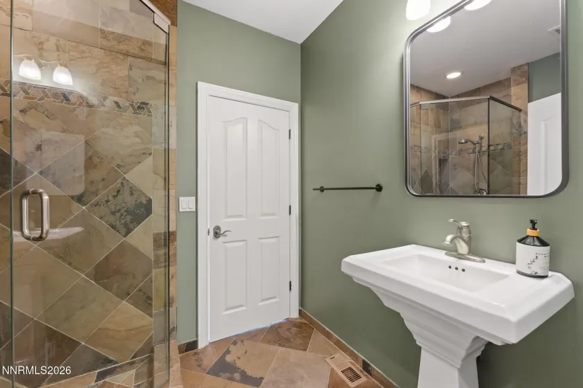 2220 Whites Creek, Reno, Nevada 89511, 5 Bedrooms Bedrooms, ,4 BathroomsBathrooms,Residential,Residential,Whites Creek,260003207