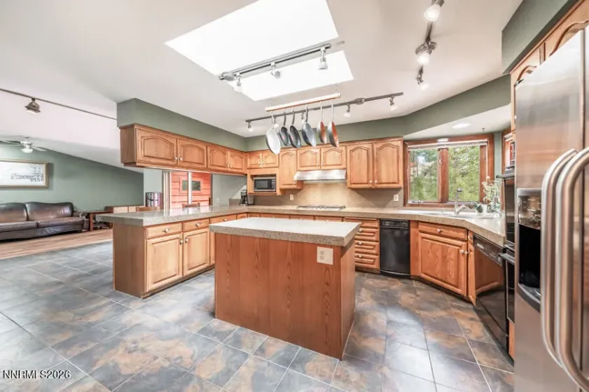 350 Black Pine, Reno, Nevada 89511, 3 Bedrooms Bedrooms, ,3 BathroomsBathrooms,Residential,Residential,Black Pine,260003268