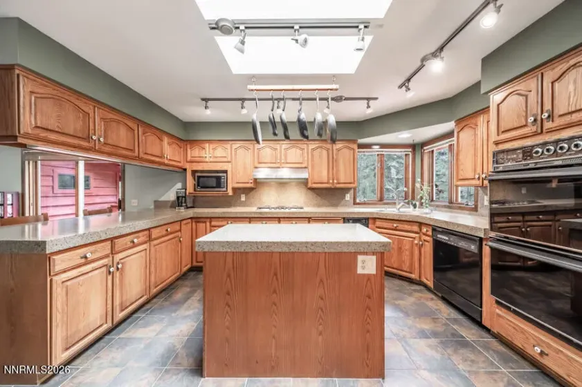 350 Black Pine, Reno, Nevada 89511, 3 Bedrooms Bedrooms, ,3 BathroomsBathrooms,Residential,Residential,Black Pine,260003268