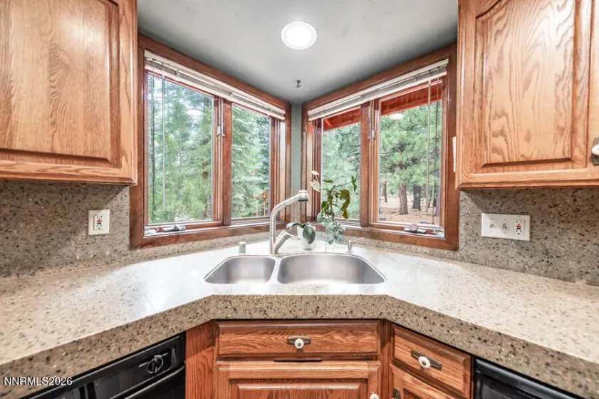 350 Black Pine, Reno, Nevada 89511, 3 Bedrooms Bedrooms, ,3 BathroomsBathrooms,Residential,Residential,Black Pine,260003268