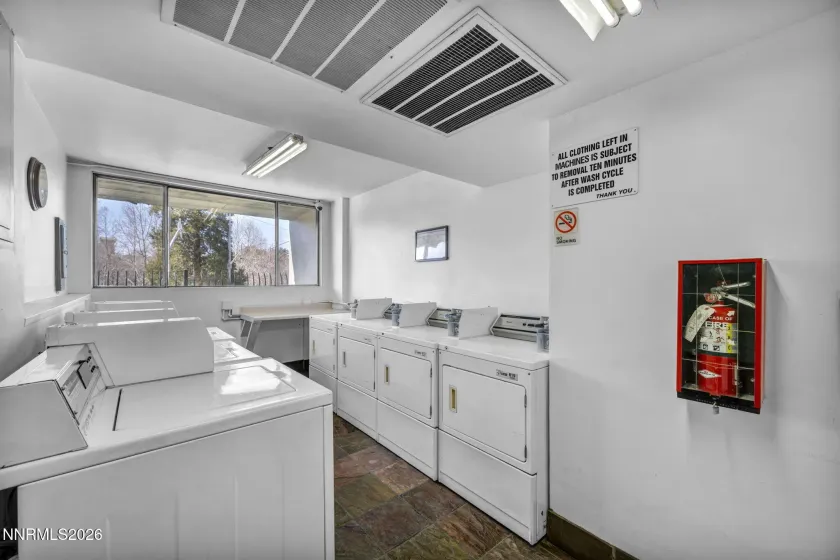 280 Island, Reno, Nevada 89501, 1 Bedroom Bedrooms, ,2 BathroomsBathrooms,Residential,Residential,Island,260003287