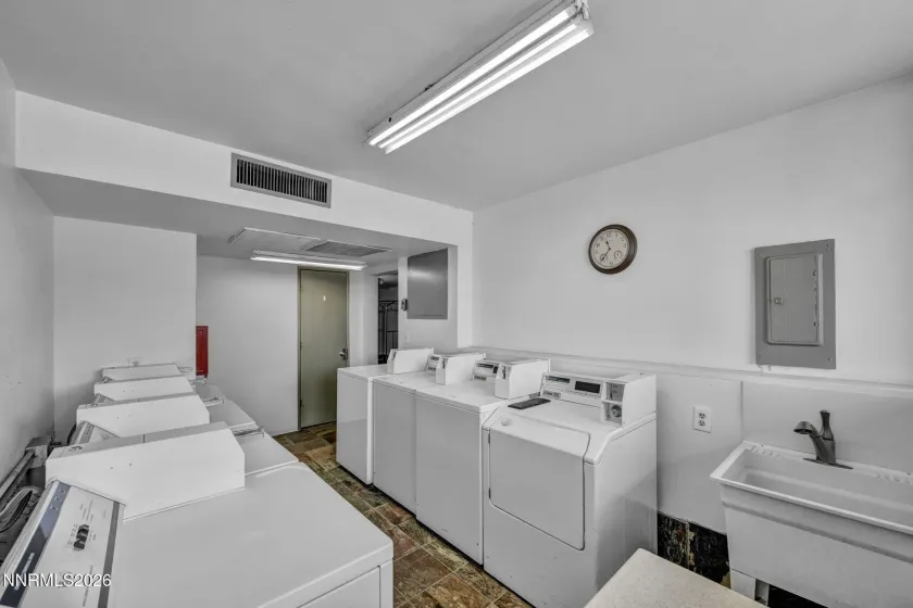 280 Island, Reno, Nevada 89501, 1 Bedroom Bedrooms, ,2 BathroomsBathrooms,Residential,Residential,Island,260003287