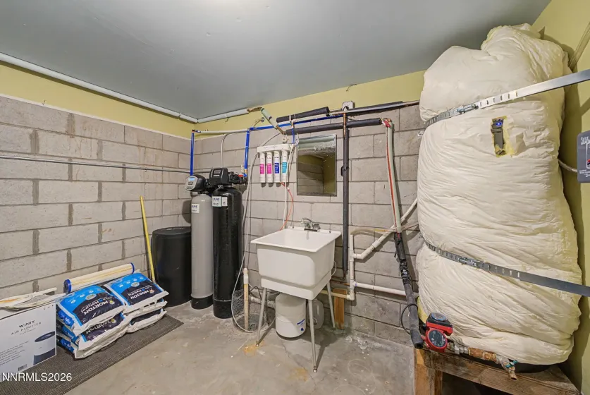 Basement w Water Filtration, Softener and Heater
