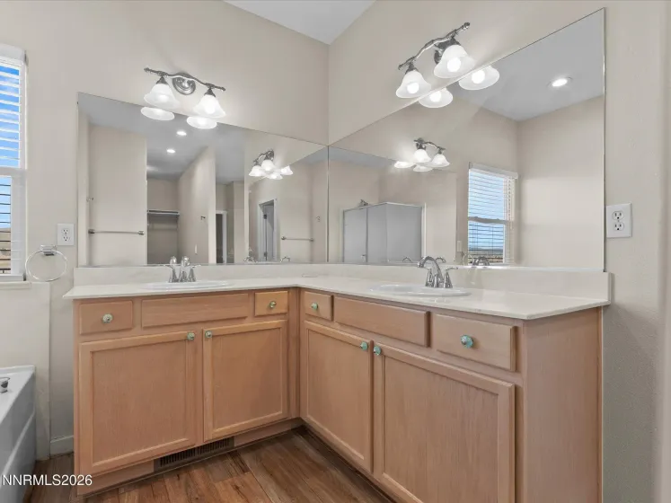 5570 Knoll View, Sparks, Nevada 89436, 3 Bedrooms Bedrooms, ,2 BathroomsBathrooms,Residential,Residential,Knoll View,260003294