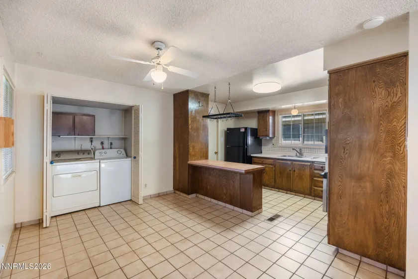 690 Lyyski, Sparks, Nevada 89431, 4 Bedrooms Bedrooms, ,2 BathroomsBathrooms,Residential,Residential,Lyyski,260003317