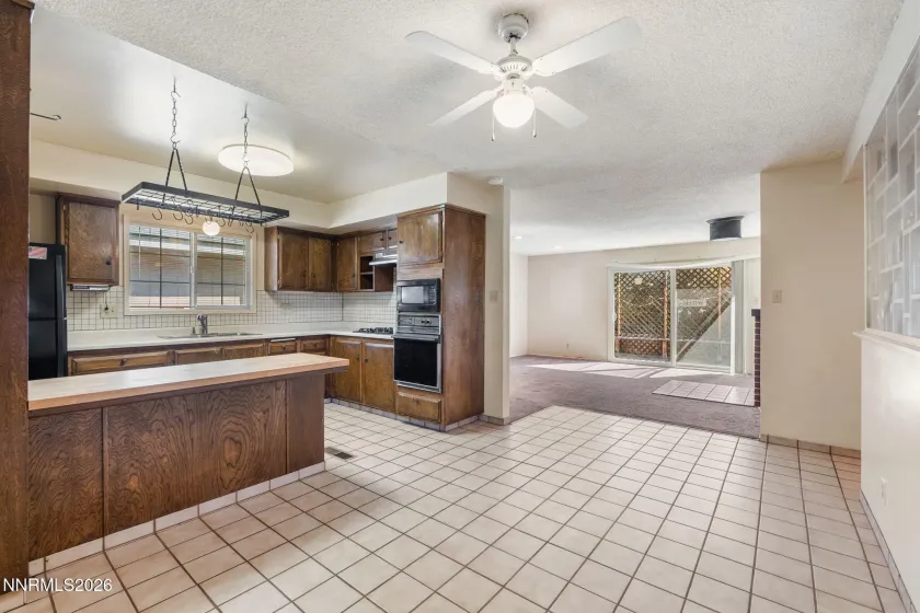 690 Lyyski, Sparks, Nevada 89431, 4 Bedrooms Bedrooms, ,2 BathroomsBathrooms,Residential,Residential,Lyyski,260003317