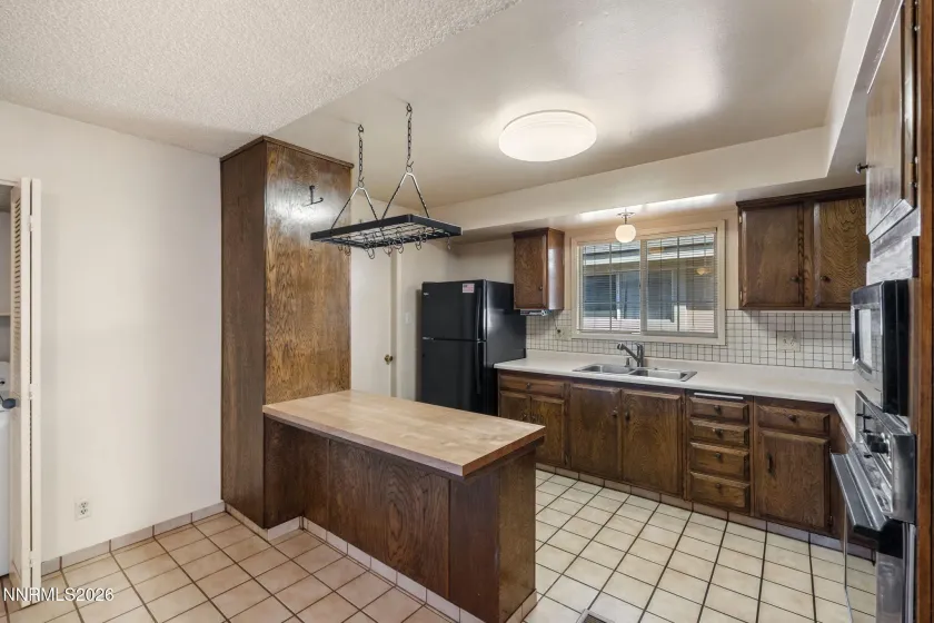 690 Lyyski, Sparks, Nevada 89431, 4 Bedrooms Bedrooms, ,2 BathroomsBathrooms,Residential,Residential,Lyyski,260003317