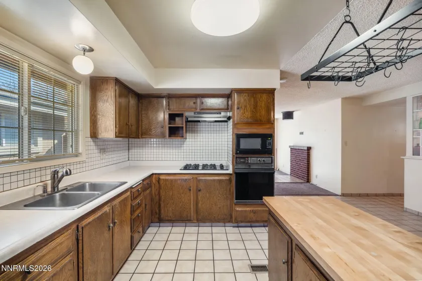 690 Lyyski, Sparks, Nevada 89431, 4 Bedrooms Bedrooms, ,2 BathroomsBathrooms,Residential,Residential,Lyyski,260003317